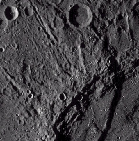   17 :  ,    21     .    ,  ,   .   ,    300 .                 .  -    .   - 5800    .       -  170  ( NASA/Johns Hopkins University Applied Physics Laboratory/Carnegie Institution of Washington).